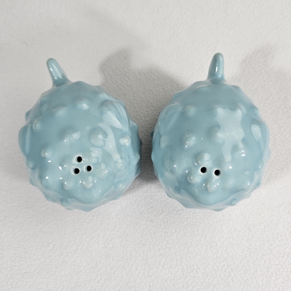 Omniware Blowfish Salt And Pepper Shakers - Picture 3 of 12